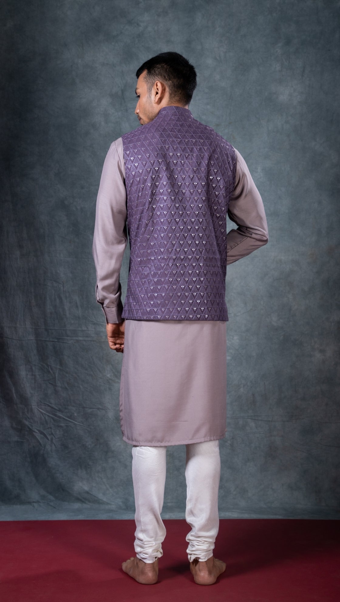 Triangular Pattern Embroidered Bundi