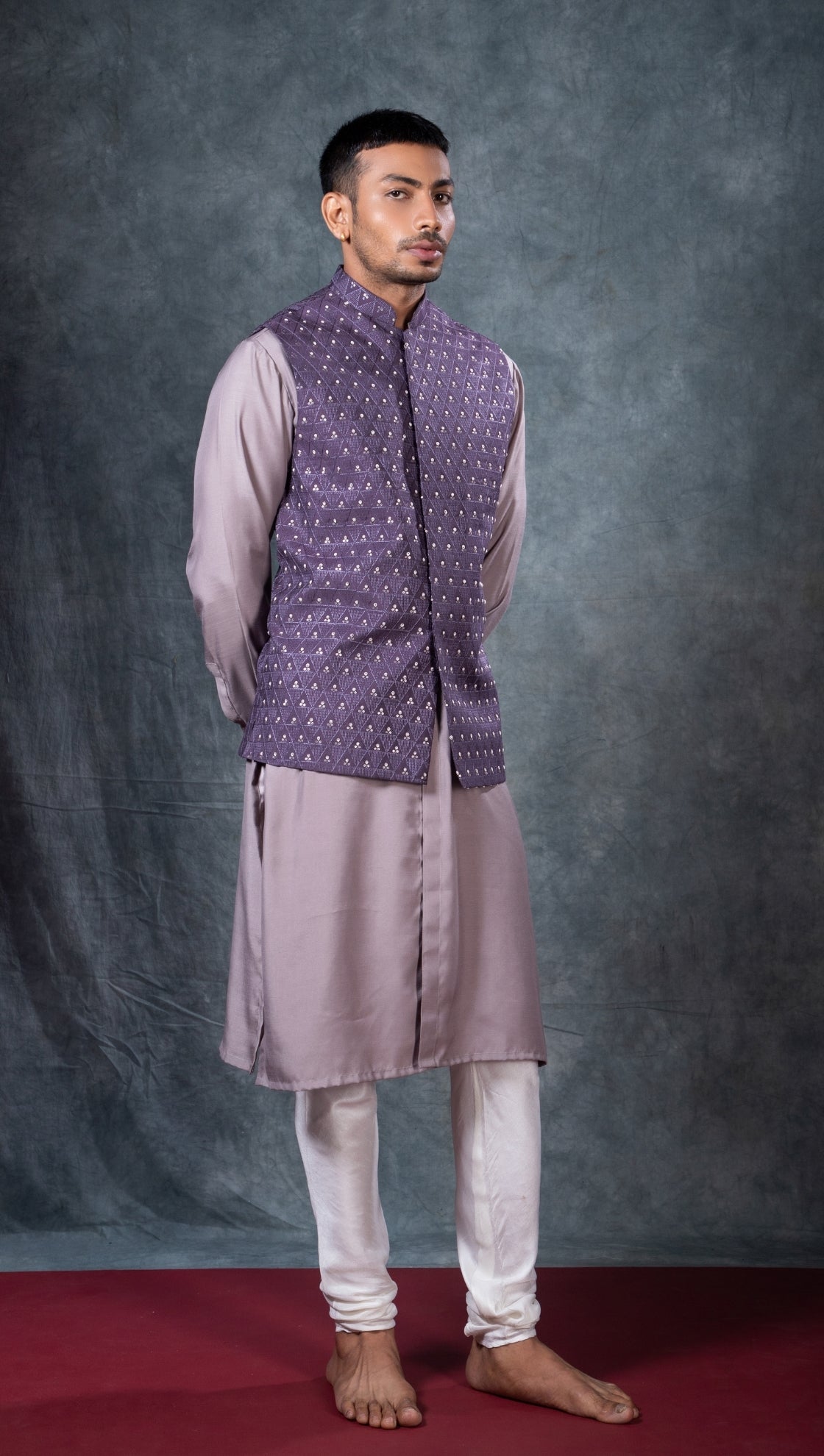 Triangular Pattern Embroidered Bundi