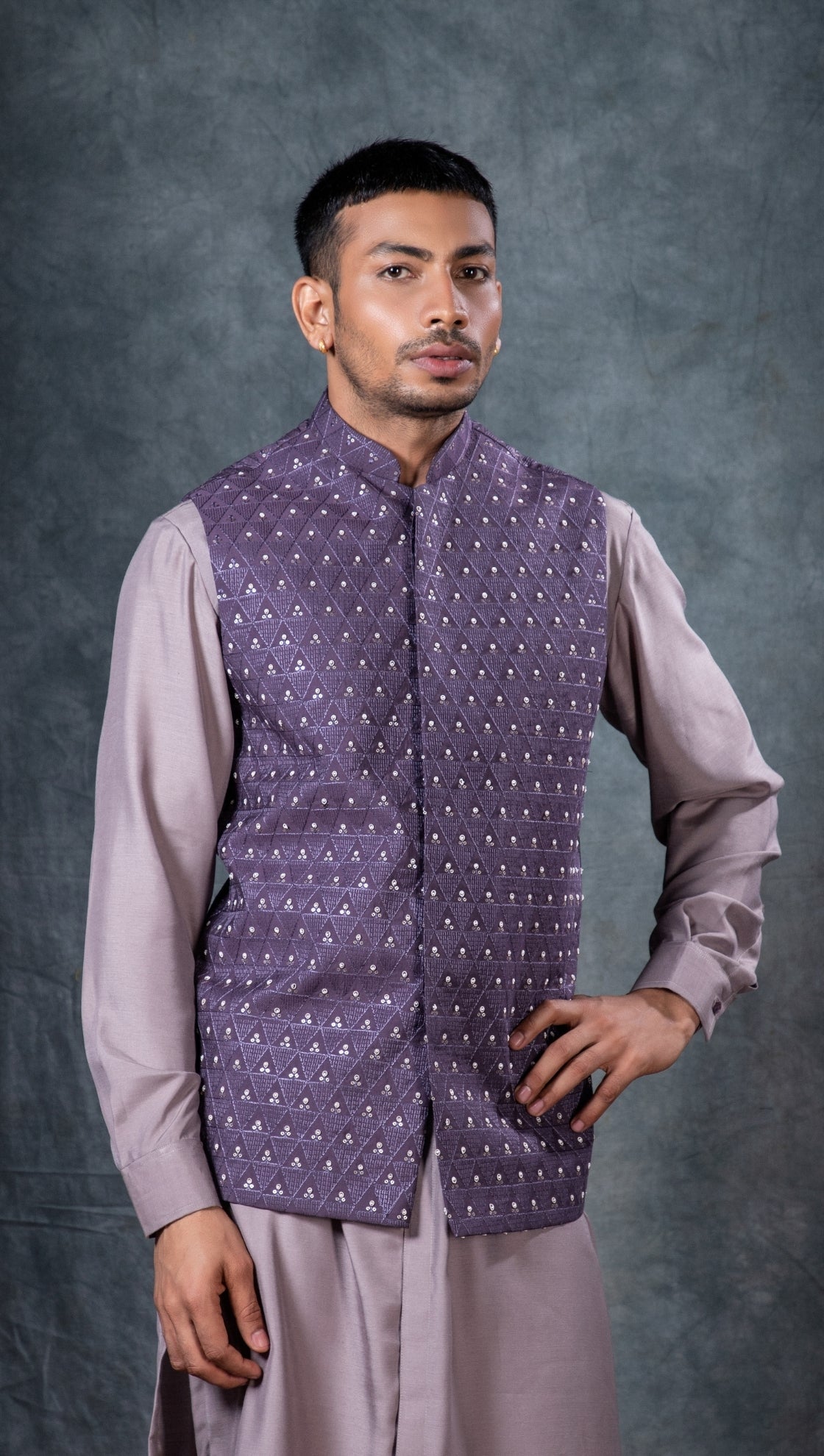 Triangular Pattern Embroidered Bundi