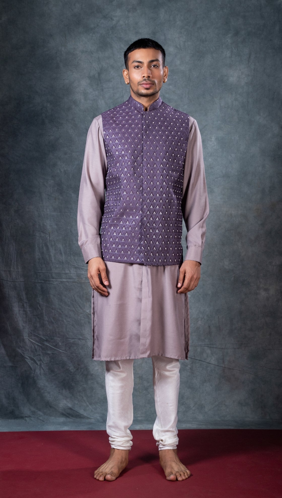 Triangular Pattern Embroidered Bundi